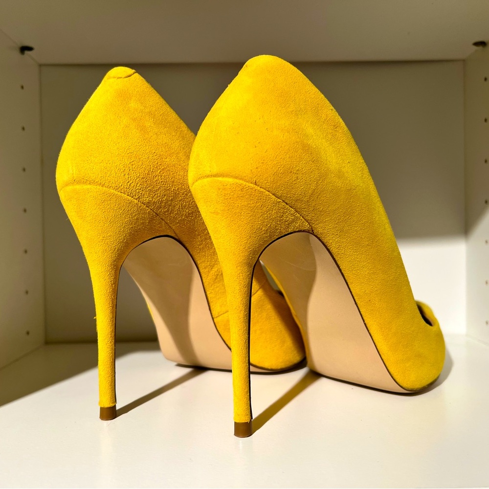 Steve Madden “Daisie” Pointy-Toe Pump in Yellow Suede